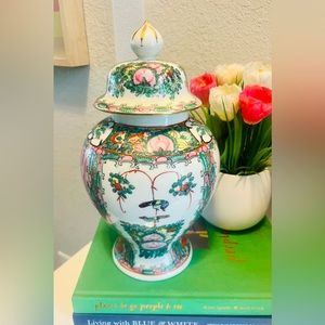 Large Vintage Chinese Rose Medallion vase temple jar, 12.5”